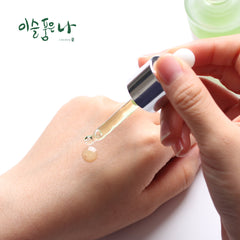 Green signal oil drop on hand